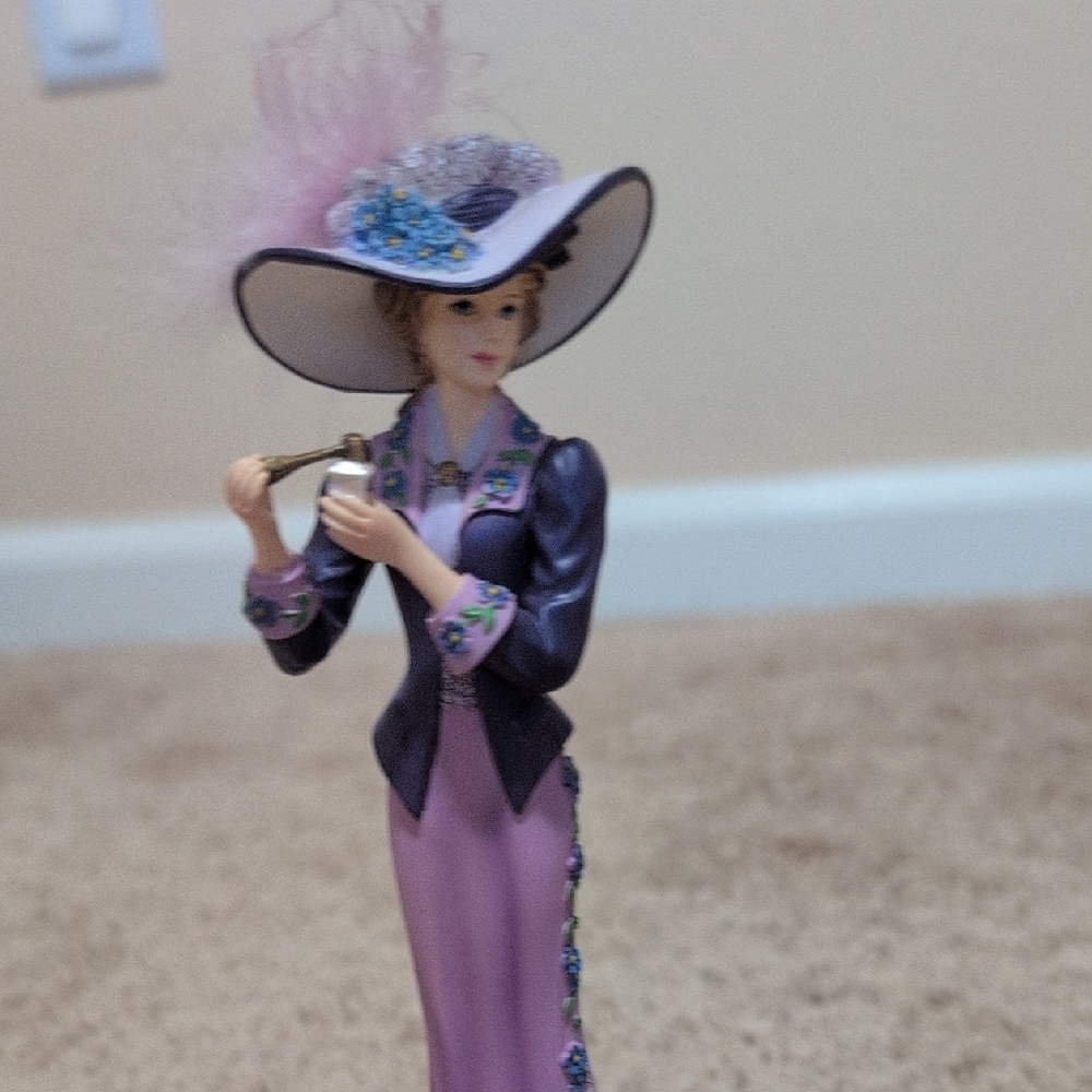 Thomas Kinkade Elegant Purple and Blue Figurines - Picture 2 of 5